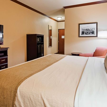Best Western Granbury Inn And Suites Bagian luar foto