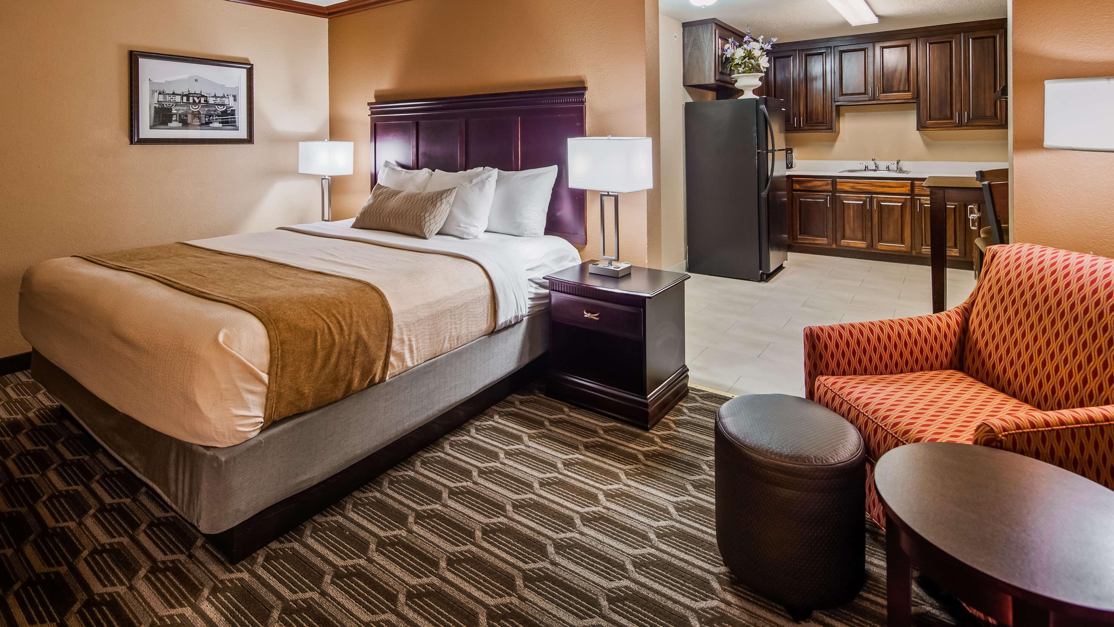 Best Western Granbury Inn And Suites Bagian luar foto