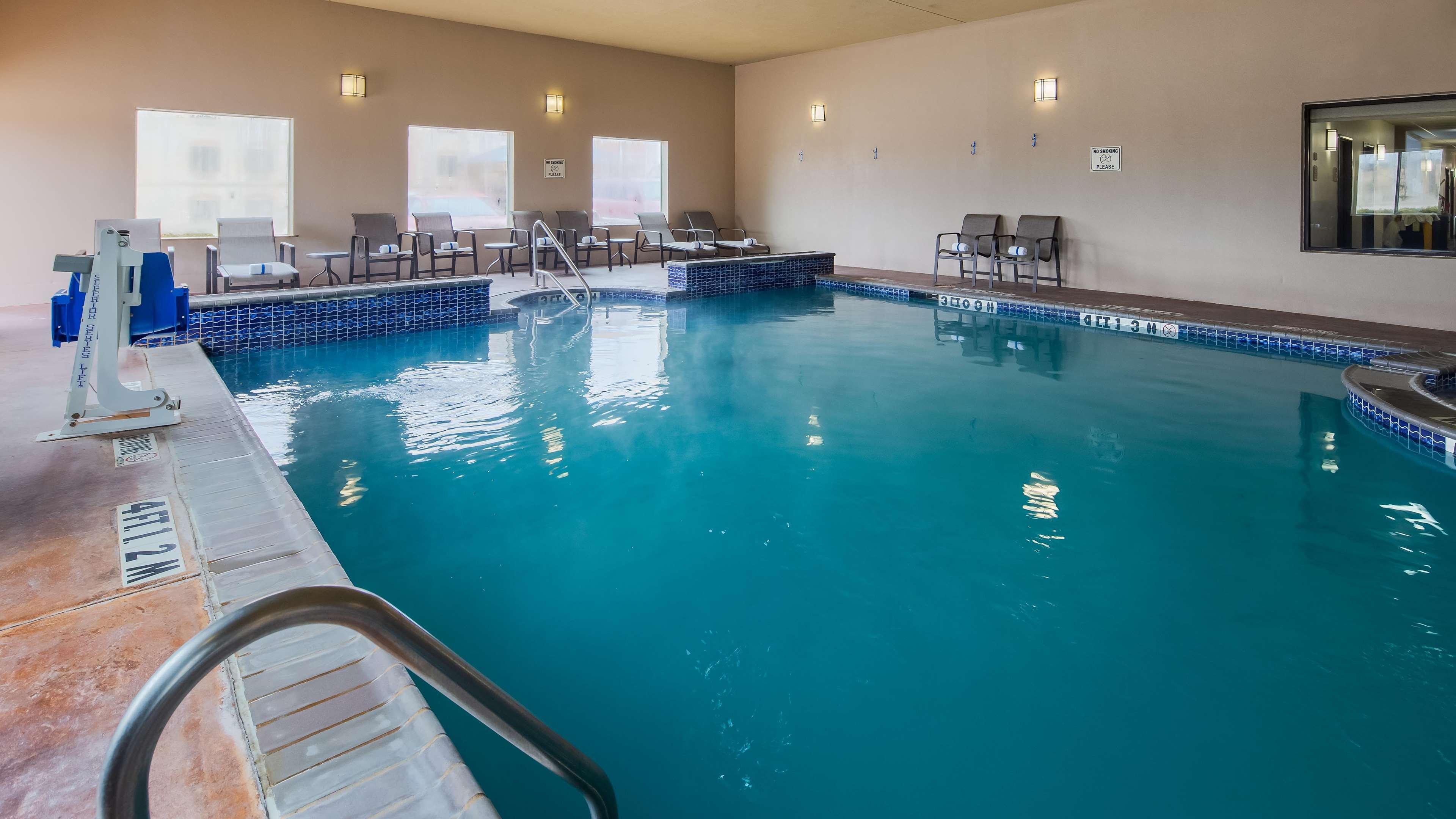 Best Western Granbury Inn And Suites Bagian luar foto