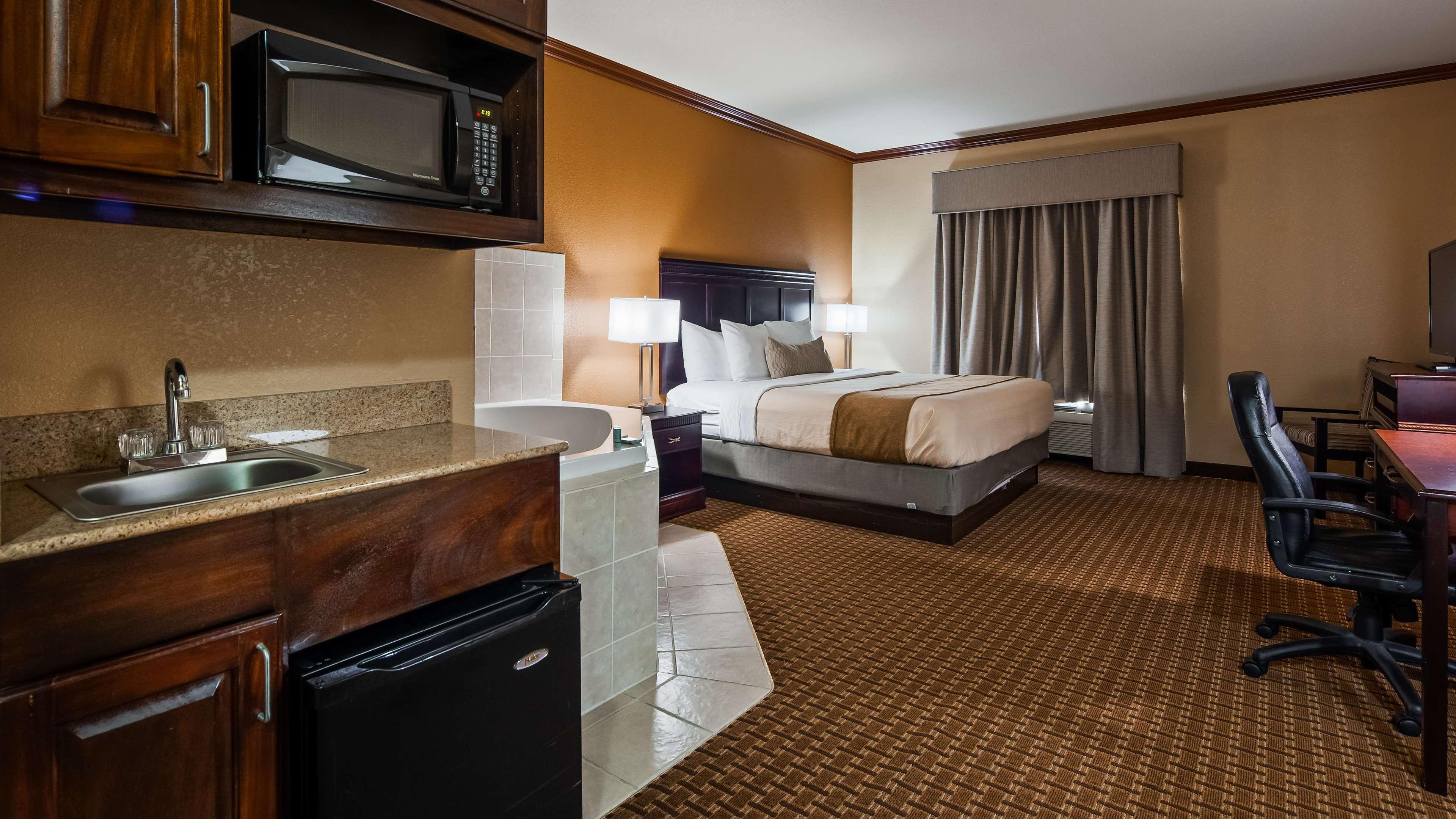 Best Western Granbury Inn And Suites Bagian luar foto