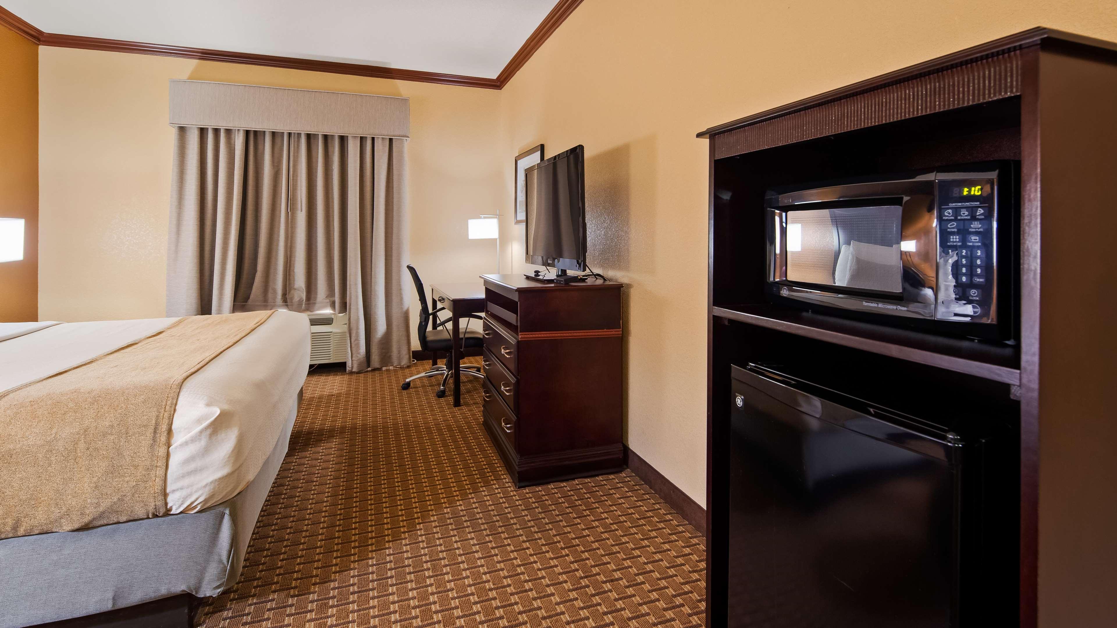 Best Western Granbury Inn And Suites Bagian luar foto