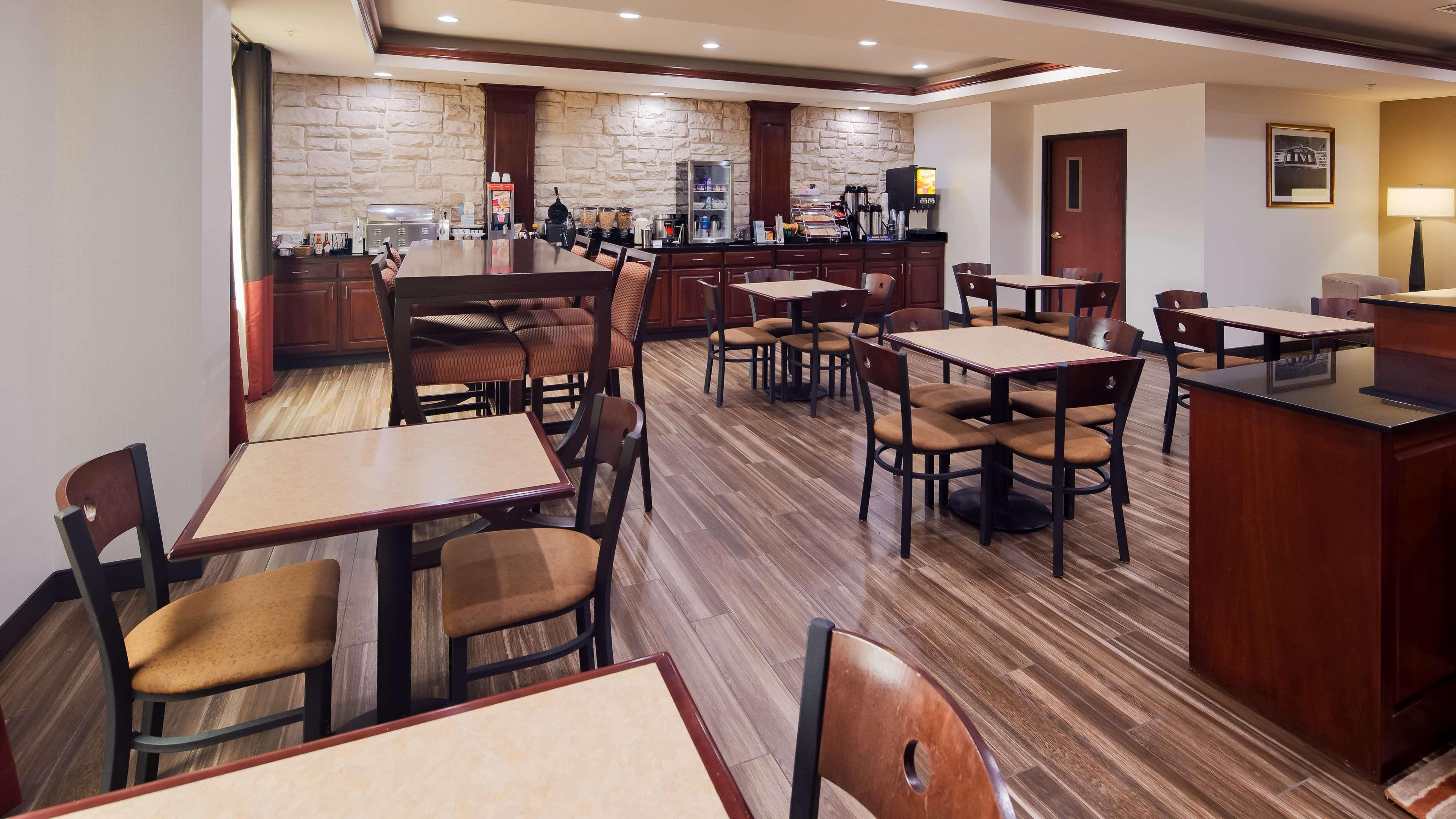 Best Western Granbury Inn And Suites Bagian luar foto